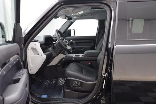 2025 Land Rover Defender 130 P400 S