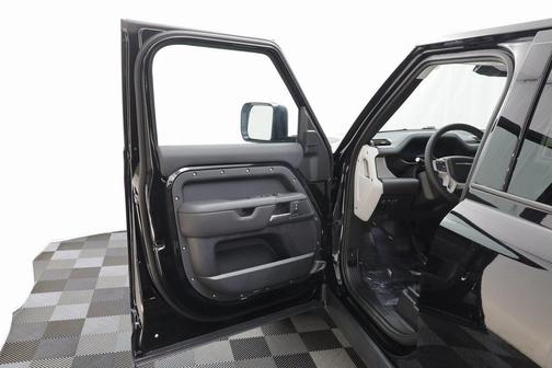 2025 Land Rover Defender 130 P400 S