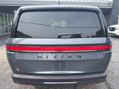 El Cap Granite 2026 Rivian R1S Tri Motor Max Pack