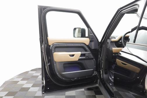 2025 Land Rover Defender 110 V8