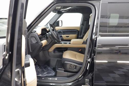 2025 Land Rover Defender 110 V8
