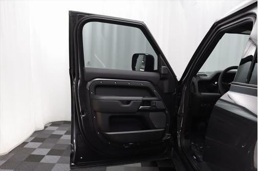 2023 Land Rover Defender 110 V8