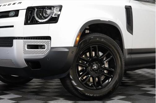 2025 Land Rover Defender 110 P400 S