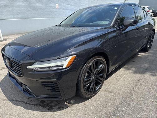 Onyx Black Metallic 2023 Volvo S60 Recharge Plug-In Hybrid T8 Ultimate Black Edition