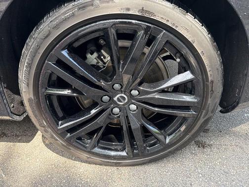 Onyx Black Metallic 2023 Volvo S60 Recharge Plug-In Hybrid T8 Ultimate Black Edition