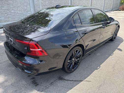 Onyx Black Metallic 2023 Volvo S60 Recharge Plug-In Hybrid T8 Ultimate Black Edition