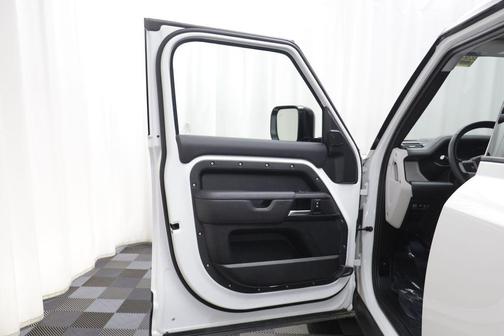 Fuji White 2025 Land Rover Defender 110 P400 S
