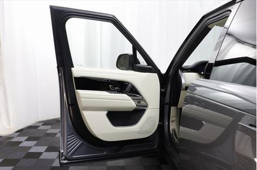 2025 Land Rover Range Rover P530 SE