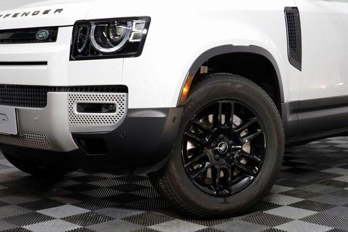 2025 Land Rover Defender 110 P400 S