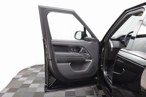 2025 Land Rover Range Rover P550e SE