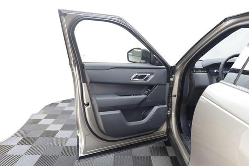 Batumi Gold Premium Metallic 2026 Land Rover Range Rover Velar S