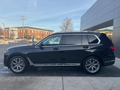 2025 BMW X7 xDrive40i
