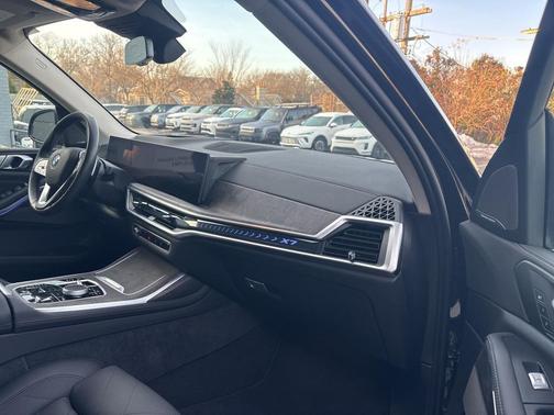 2025 BMW X7 xDrive40i