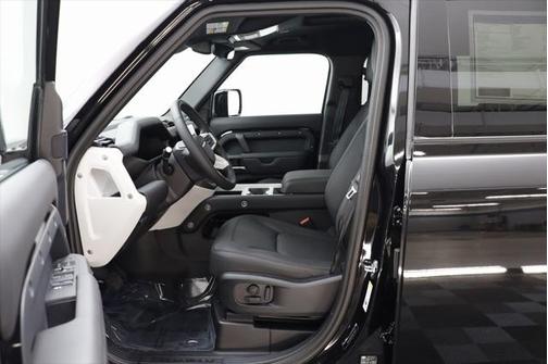2025 Land Rover Defender X-Dynamic SE