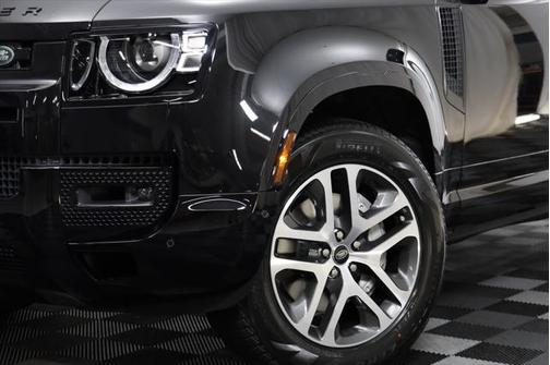 2025 Land Rover Defender X-Dynamic SE