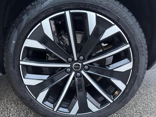 2025 Volvo XC90 B6 Plus 7-Seater