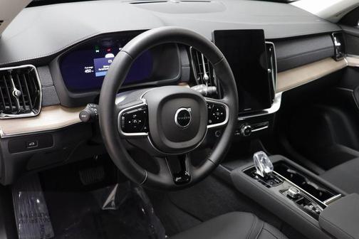 2025 Volvo XC90 B6 Plus 7-Seater