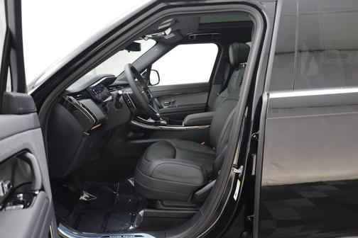Santorini Black Metallic 2026 Land Rover Range Rover Sport SE