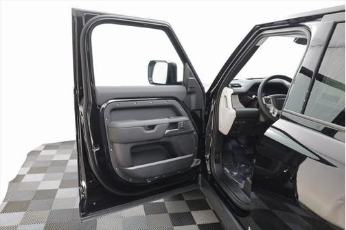 2025 Land Rover Defender 110 P400 S