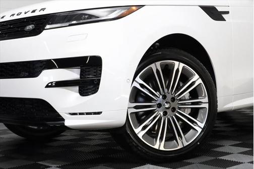 2025 Land Rover Range Rover Sport SE