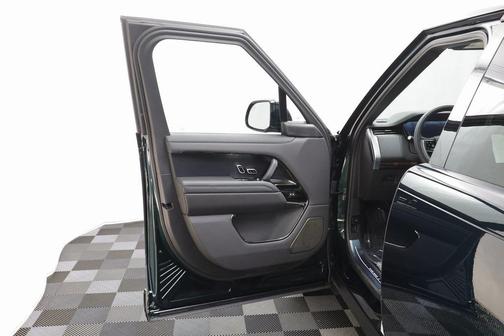 2025 Land Rover Range Rover P615 SV