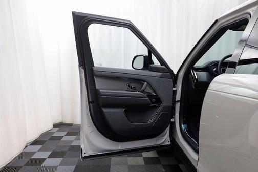 2026 Land Rover Range Rover Sport SE