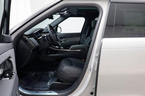 2026 Land Rover Range Rover Sport SE