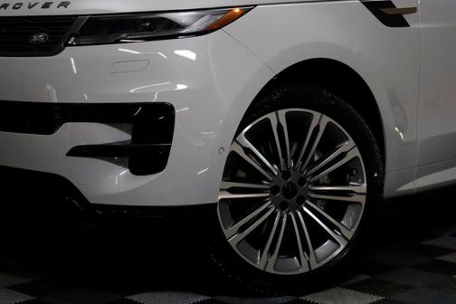 2026 Land Rover Range Rover Sport SE