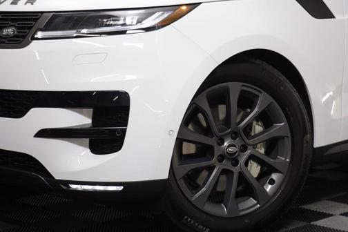 Fuji White 2025 Land Rover Range Rover Sport SE