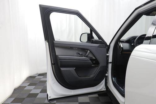 Fuji White 2025 Land Rover Range Rover Sport SE