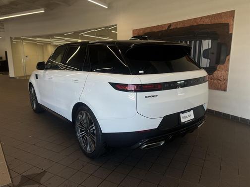 2025 Land Rover Range Rover Sport SE