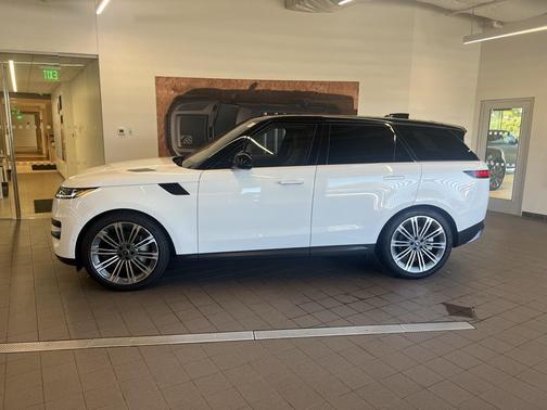 2025 Land Rover Range Rover Sport SE