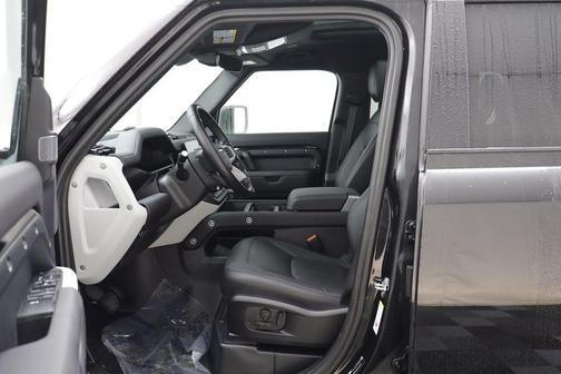 2024 Land Rover Defender 110 P500 SE