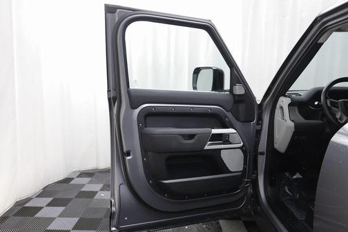 2023 Land Rover Defender 130 SE