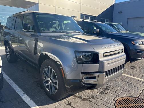 2023 Land Rover Defender 130 SE