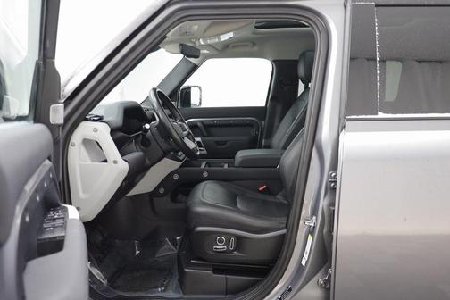 2023 Land Rover Defender 130 SE