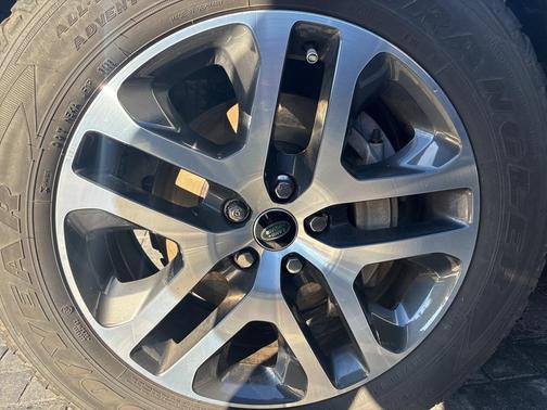 2023 Land Rover Defender 130 SE