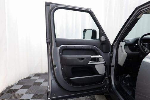 2023 Land Rover Defender 130 SE