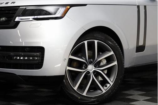 2025 Land Rover Range Rover P550e SE