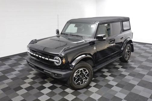 Shadow Black 2023 Ford Bronco Outer Banks