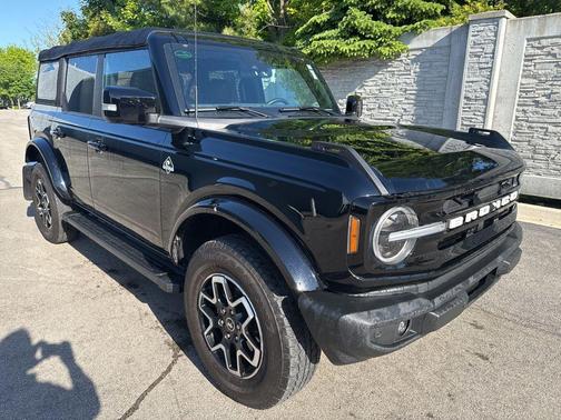 Shadow Black 2023 Ford Bronco Outer Banks