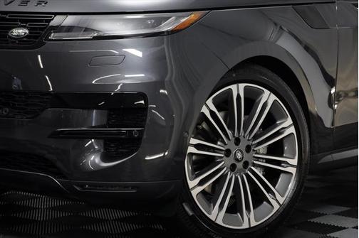 2025 Land Rover Range Rover Sport SE