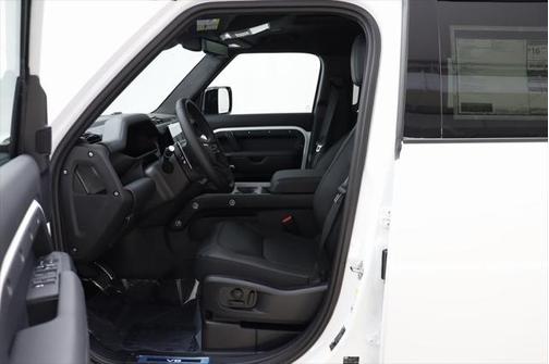 2025 Land Rover Defender 110 V8