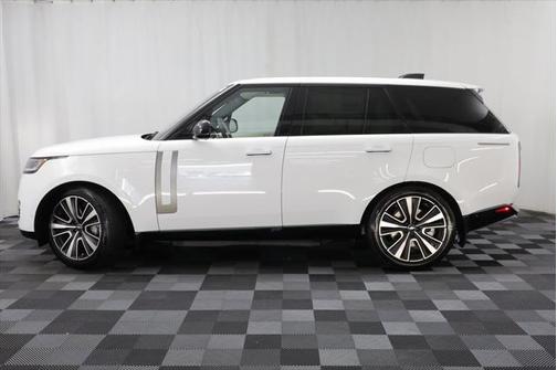 2025 Land Rover Range Rover P550e SE