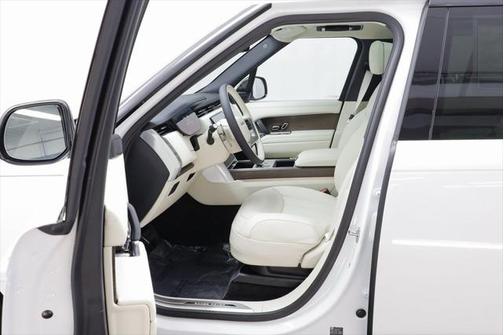 2025 Land Rover Range Rover P550e SE