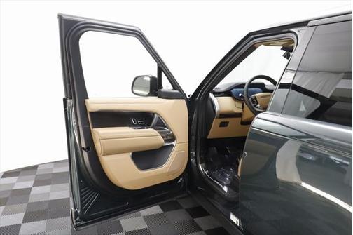 2025 Land Rover Range Rover P530 SE