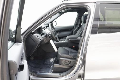 Eiger Grey Metallic 2025 Land Rover Discovery P300 S