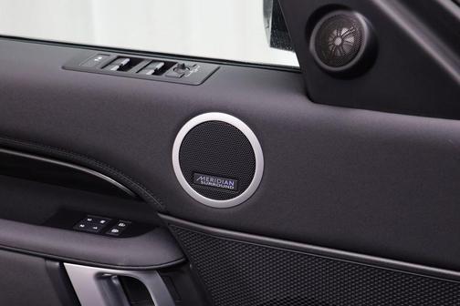 2025 Land Rover Discovery P300 S