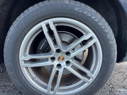 2021 Porsche Macan Base