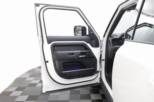 2025 Land Rover Defender 110 P400 X-Dynamic SE